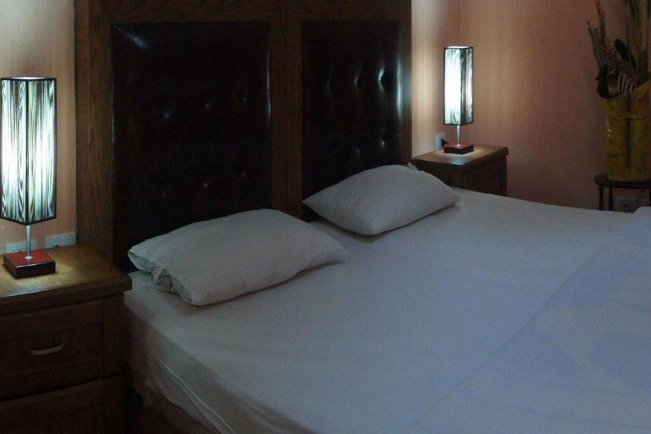 Bristol Hotel טיראנה מראה חיצוני תמונה