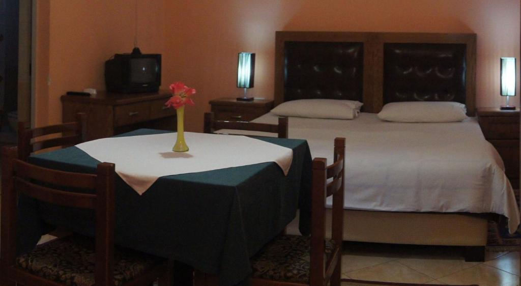 Bristol Hotel טיראנה חדר תמונה