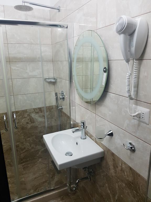 Bristol Hotel טיראנה מראה חיצוני תמונה