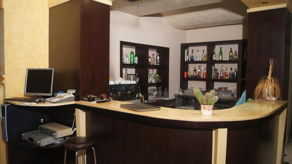 Bristol Hotel טיראנה מראה חיצוני תמונה
