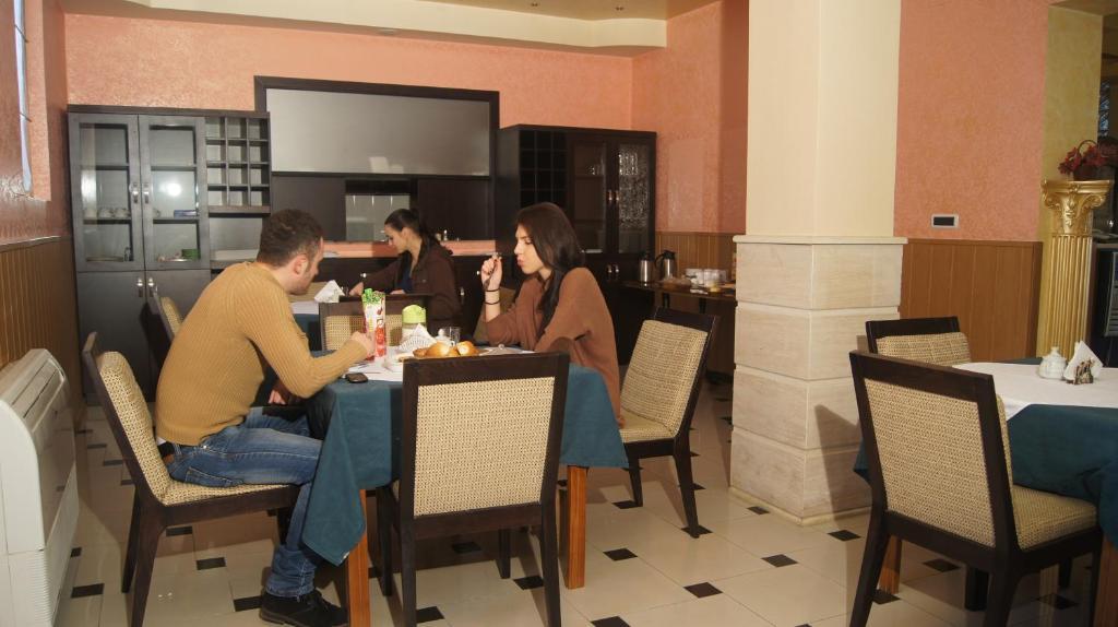 Bristol Hotel טיראנה מראה חיצוני תמונה