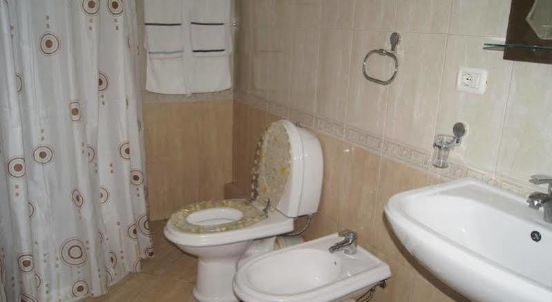 Bristol Hotel טיראנה מראה חיצוני תמונה
